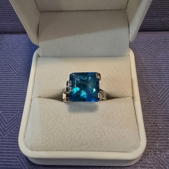 Stunning Blue Gemstone Ring-Vintage - Picture 4 of 12
